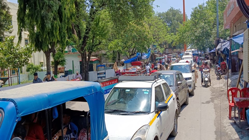 Haridwar: Weekend and Purnima Bath Lead to Massive Traffic Jams Even Walking Becomes Difficult