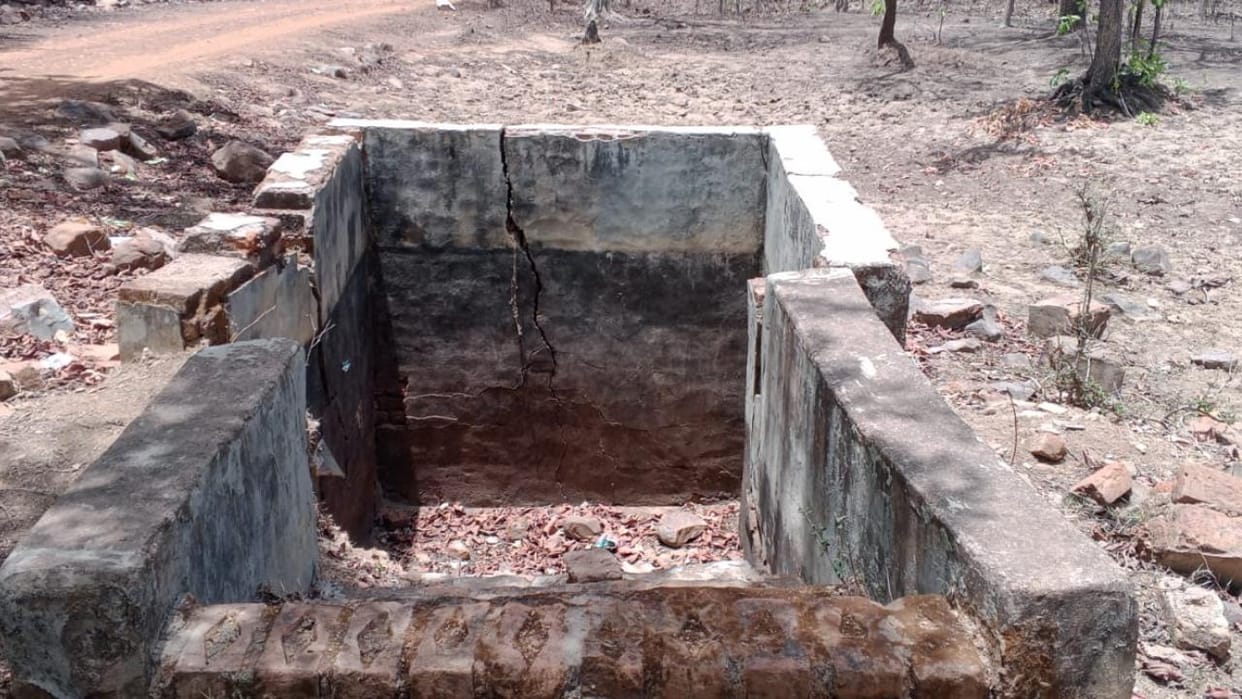 Lalitpur: Water crisis deepens in the forest, broken tanks expose the claims of the officials.