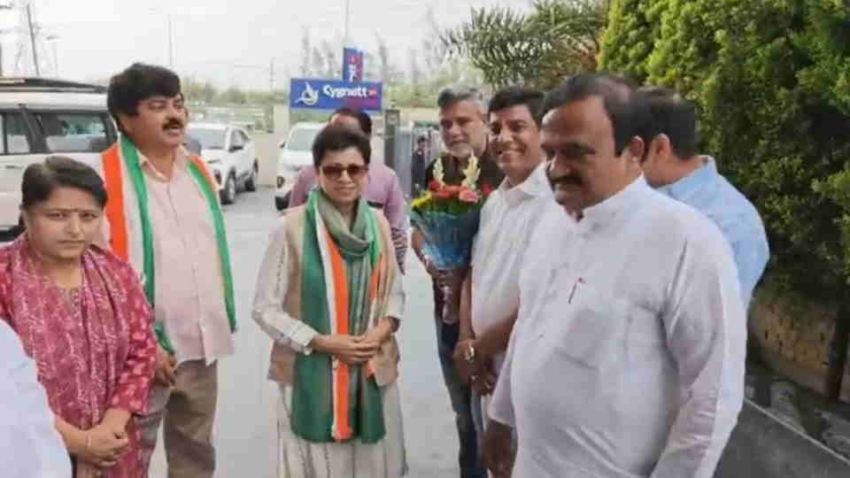Congress workers busy preparing for Rahul Gandhi visit state in-charge Kumari Selja reaches Dehradun