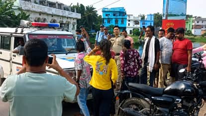 Girls working orchestra created ruckus demanding release partner accused youth custody in darbhanga Bihar