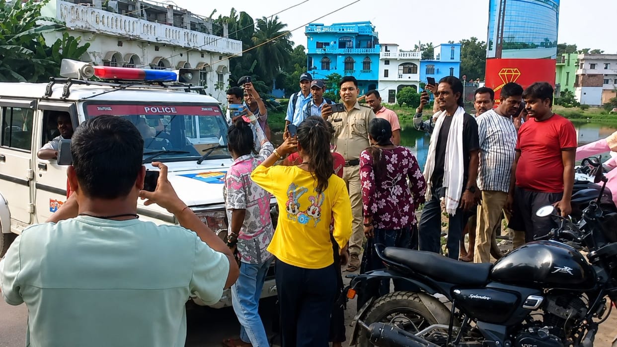 Girls working orchestra created ruckus demanding release partner accused youth custody in darbhanga Bihar