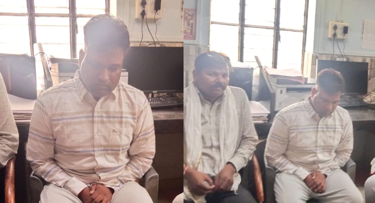 Baran Traffic Incharge Caught Taking s Bribe for Allowing Illegal Mining Tractor-Trolleys