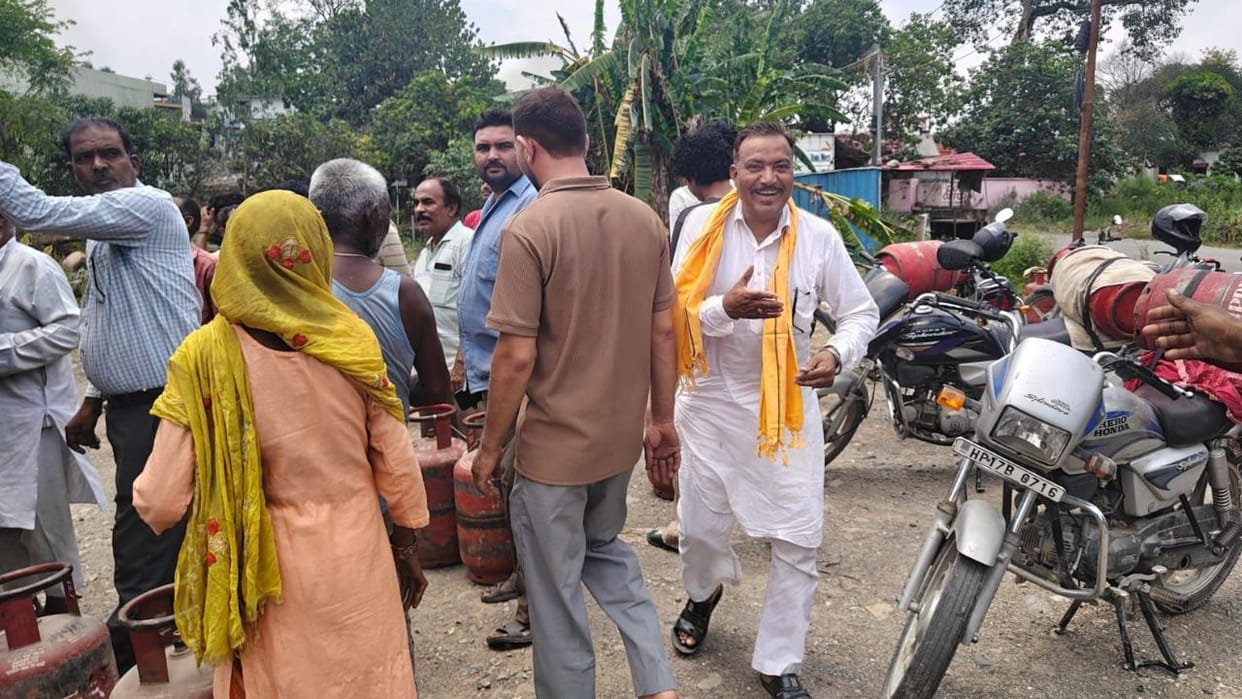 Phulpur People queuing up to cast their votes rushed to collect cylinders moment the delivery vehicle arrived