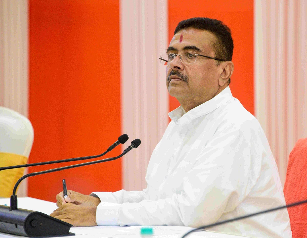 कोलकाता भगदड़:                                   पूर्व वर्धमान जिले में पीड़ित परिवार से सीएम शुभेंदु ने की मुलाकात, सौंपा 25 लाख रुपए का मुआवजा