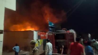 Lalitpur: Massive fire breaks out in tiles showroom, causing loss of lakhs