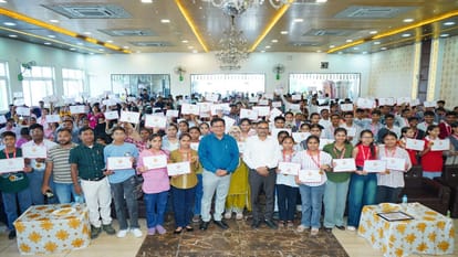 Amar Ujala Bhavishya Jyoti Samman 900 Meritorious Students Honored in Pilibhit