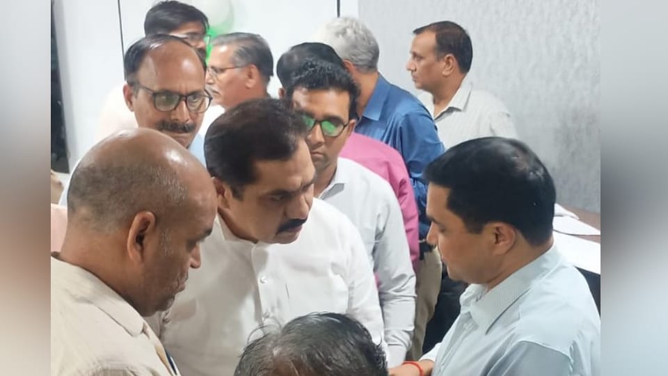 Baghpat: Clash over transfers of secretaries, BJP District President and CDO clash in Collectorate
