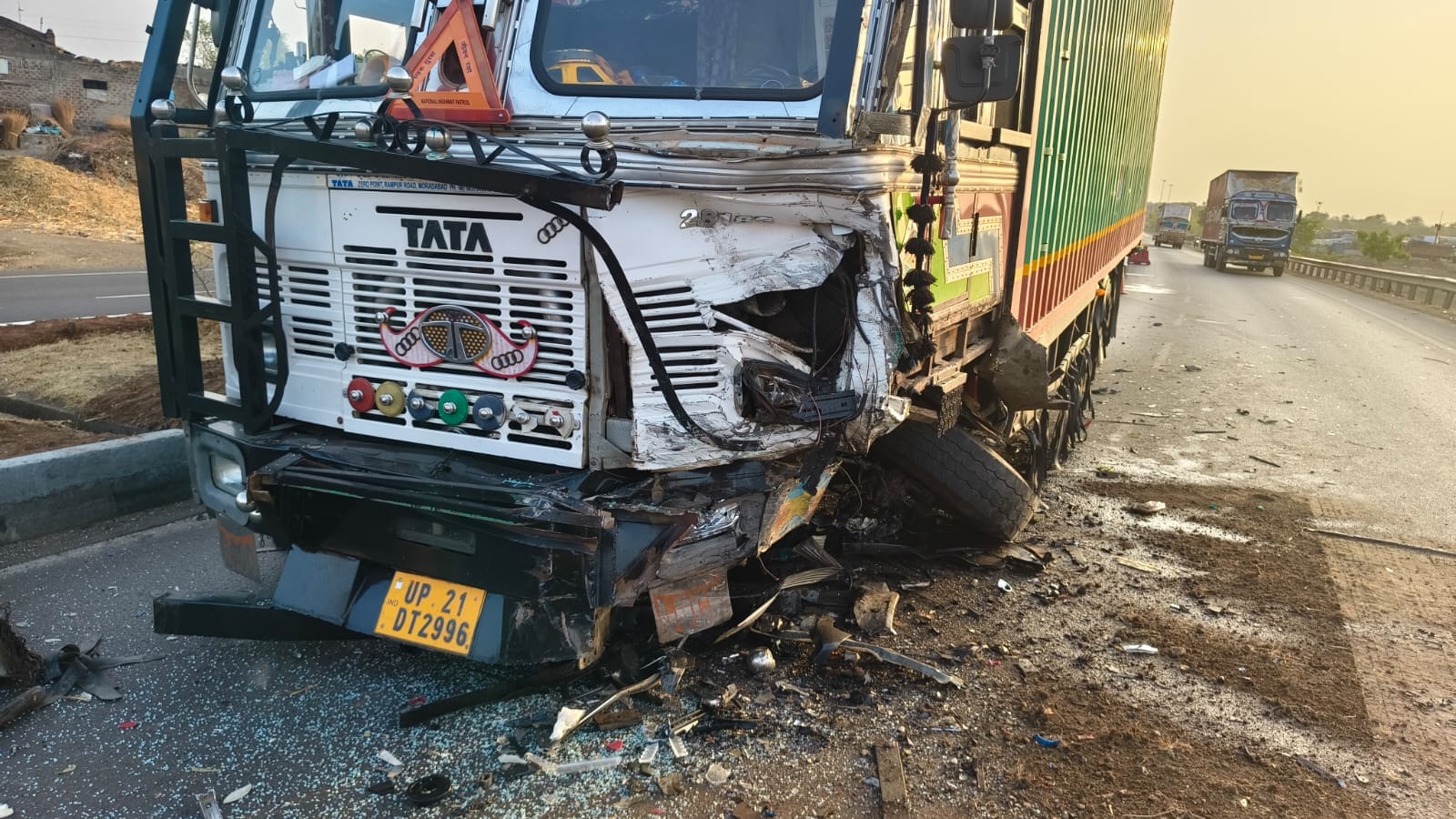Horrific road accident in Barwani, two youths killed, two seriously injured in car-container collision