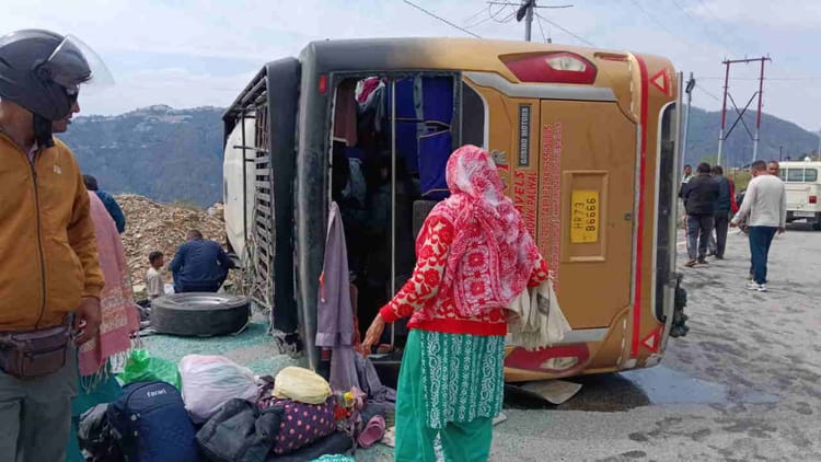 Tehri Garhwal: ऋषिकेश गंगोत्री हाईवे के पास बस दुर्घटनाग्रस्त, केदारनाथ के लिए निकले थे हरियाणा के श्रद्धालु