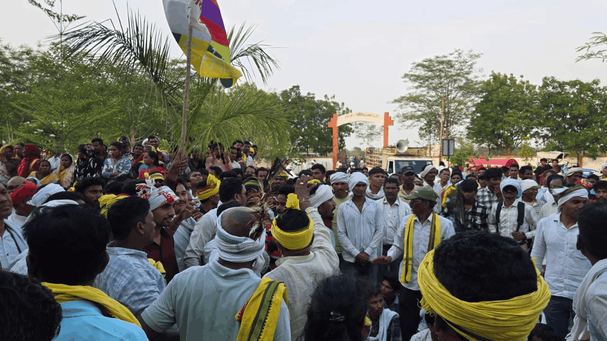 Sarva Adivasi Samaj laid siege to the Collector's office today.