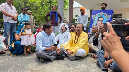 Former MP Stages Protest Over Neglect of Ambedkar Statue in Kanpur Dehat