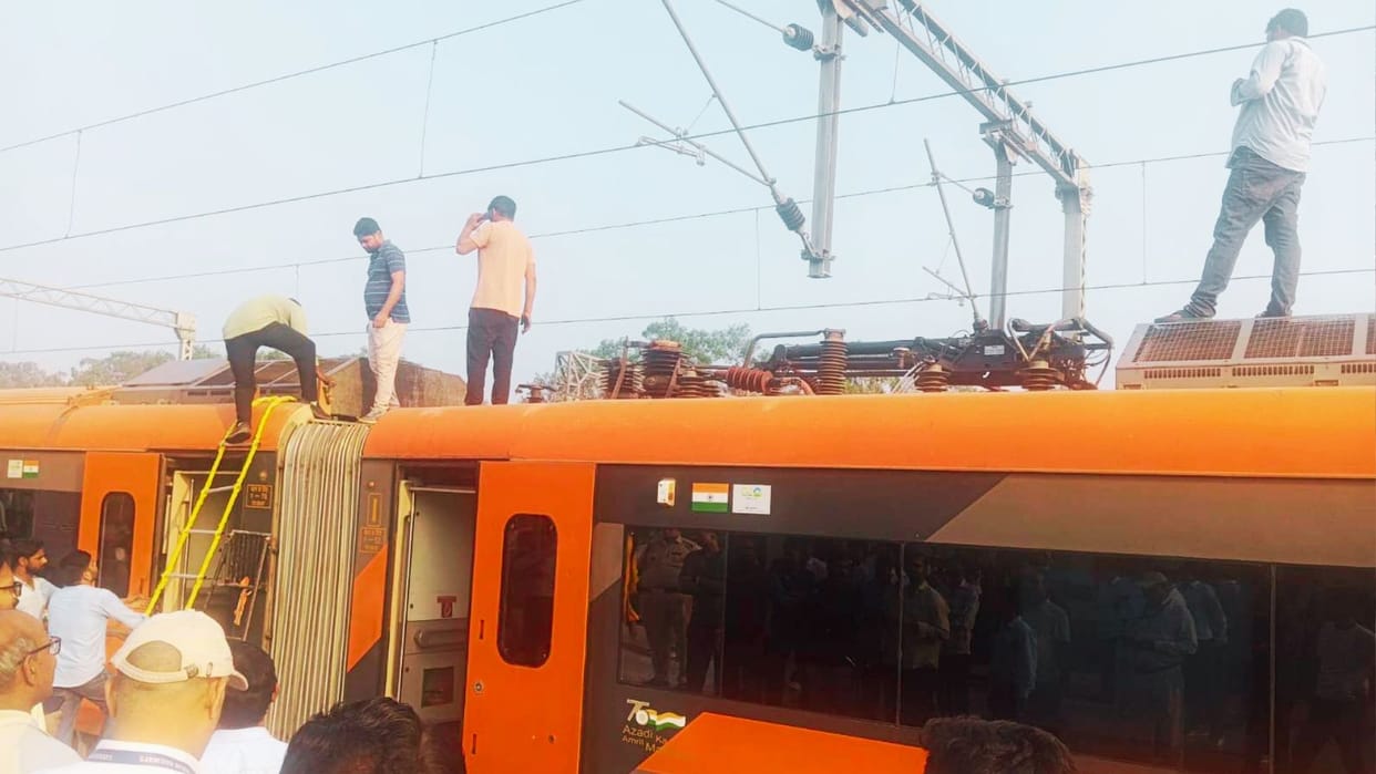 Vande Bharat Pantograph Bent Departed from Cantt Station Four Hours Late in Varanasi