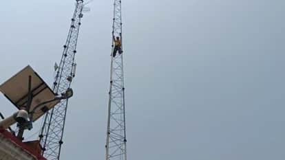 Youth Climbs Mobile Tower Near Sadar SDM Court in Ghazipur