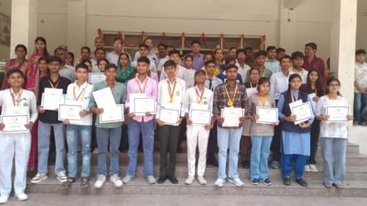 UP Board Toppers Honoured with Certificates, Medals and ₹21,000 Incentive Across Western UP