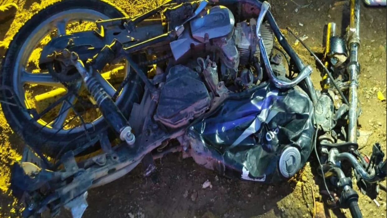 Shahdol: Trailer Runs Over Biker, Then Crashes into Workers’ Pickup and Overturns; Driver Absconding