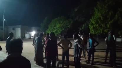 Tikamgarh: Man Killed After Refusing Free Fish, Angry Family Members Lay Siege to Police Station