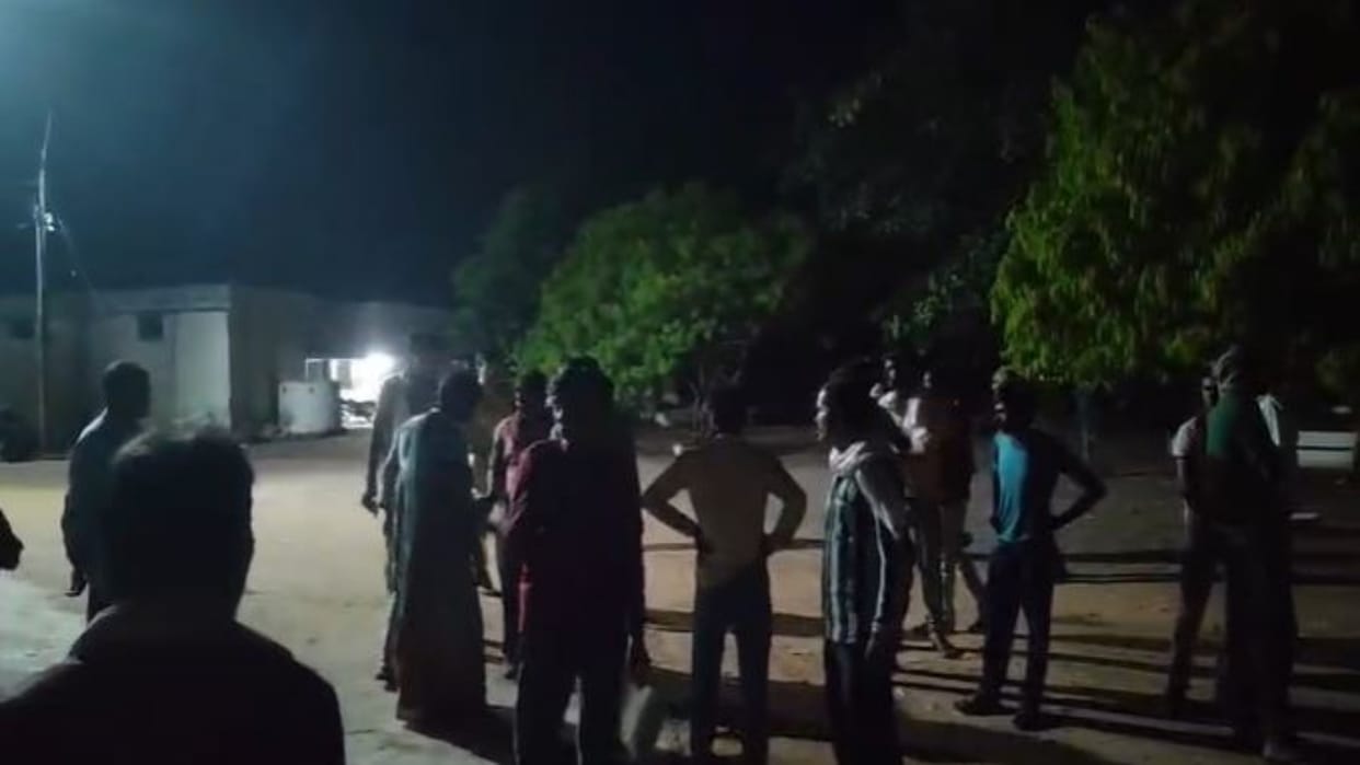 Tikamgarh: Man Killed After Refusing Free Fish, Angry Family Members Lay Siege to Police Station