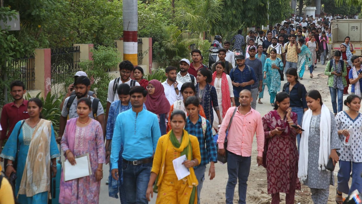 Reasoning-General Knowledge in B.Ed and Science-Hindi in Assistant Acharya exam difficulties in varanasi
