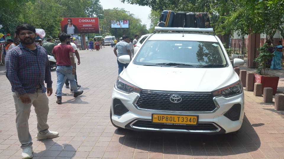 Chain Snatching Incident Near Taj Mahal High Security Zone