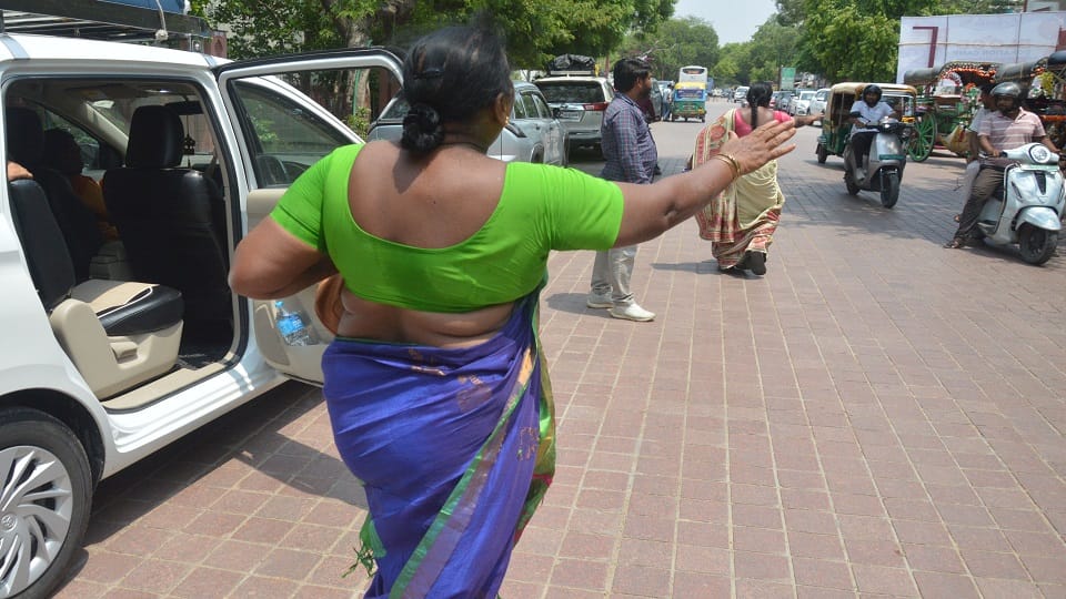 Chain Snatching Incident Near Taj Mahal High Security Zone