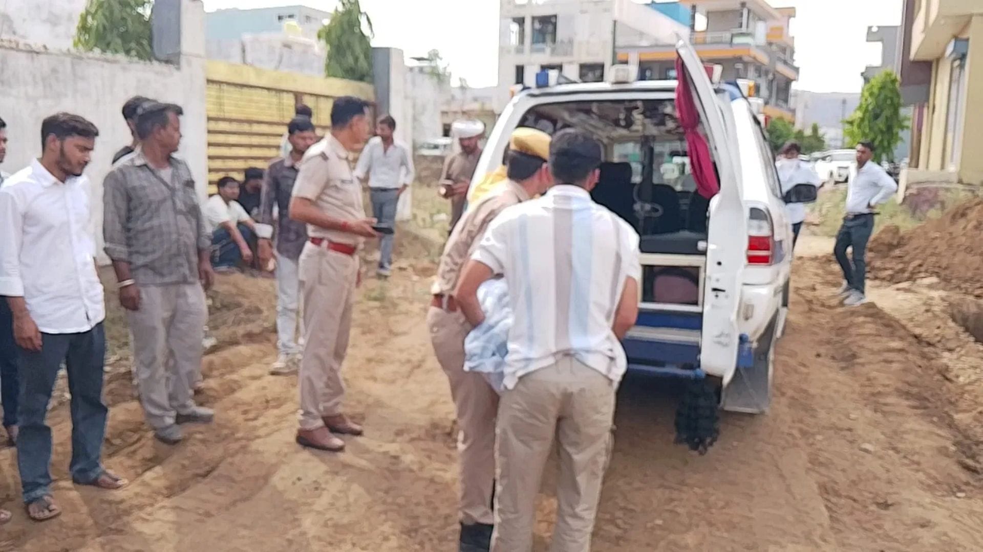 पोस्टमार्टम के लिए भेजा गया शव