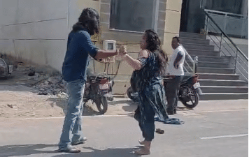 Wife Catches Husband With Girlfriend Dramatic Street Brawl Erupts in Agra