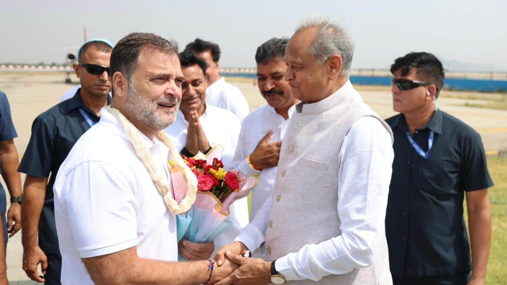 राहुल गांधी का स्वागत करते अशोक गहलोत