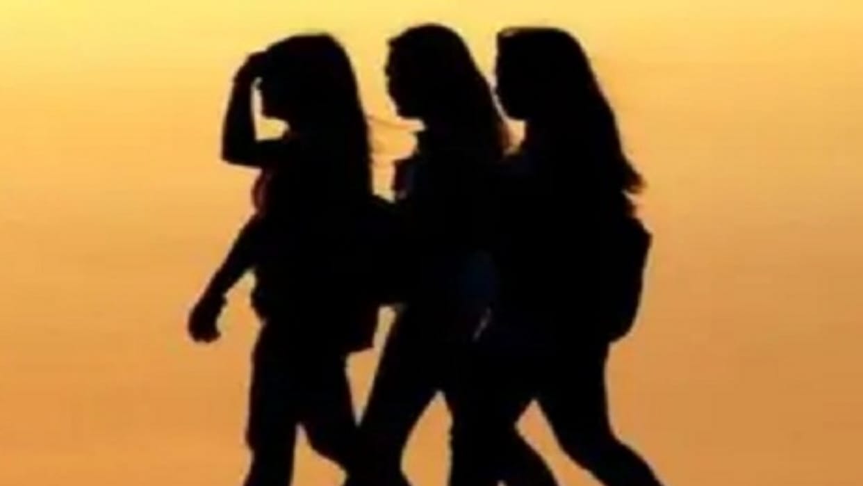 Three teenage girls who had set out to become dancers and heroines in Mumbai were found at Naini and Chheoki