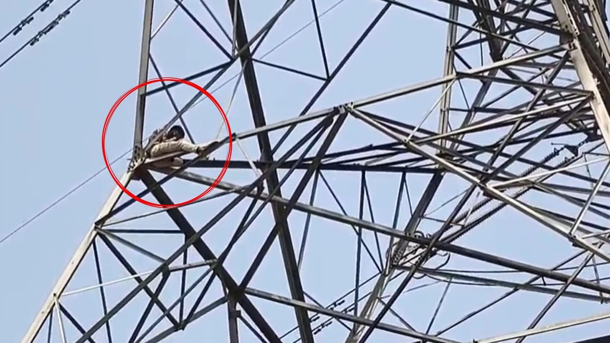 lover climbed high-tension tower after his girlfriend marriage arranged elsewhere  in Mau