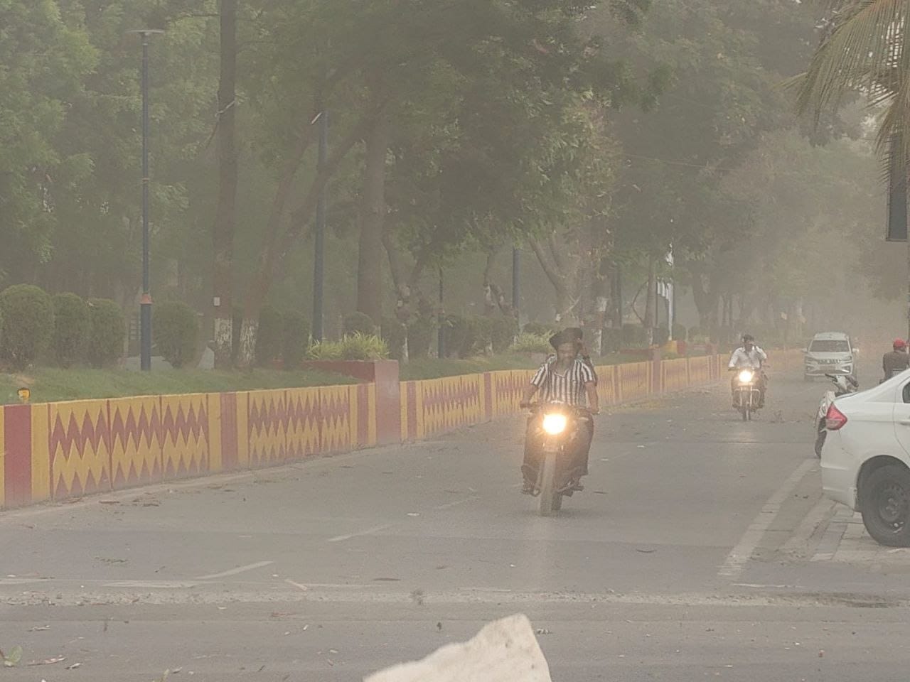 Indore News Heavy rain and thunderstorm cause power outage and traffic jam in Indore