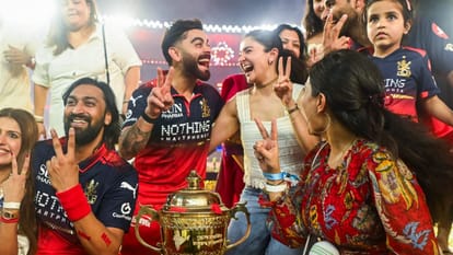 Anushka Sharma Dance With Virat Kohli after royal challengers bengaluru win IPL Final video goes viral