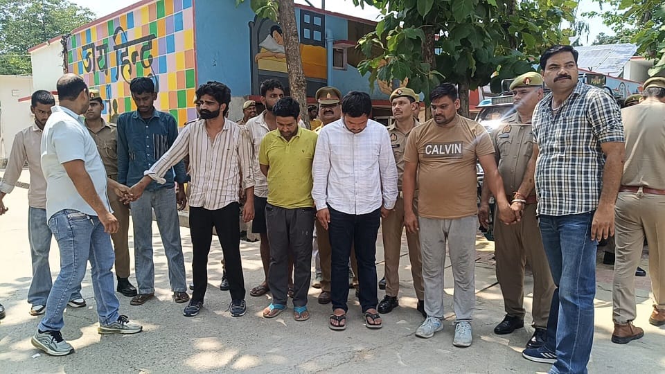 Muzaffarnagar: Eight arrested in black marketing of urea, 454 sacks seized, search for owners of two factories