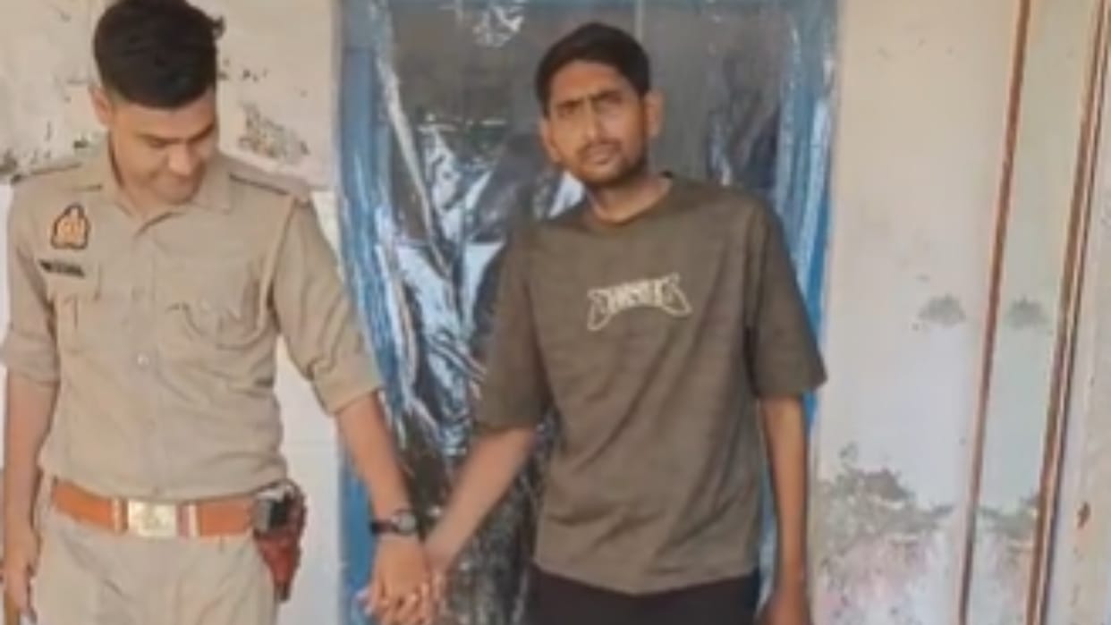 accused chased the girl till her home and then limped out of the police station in Bareilly