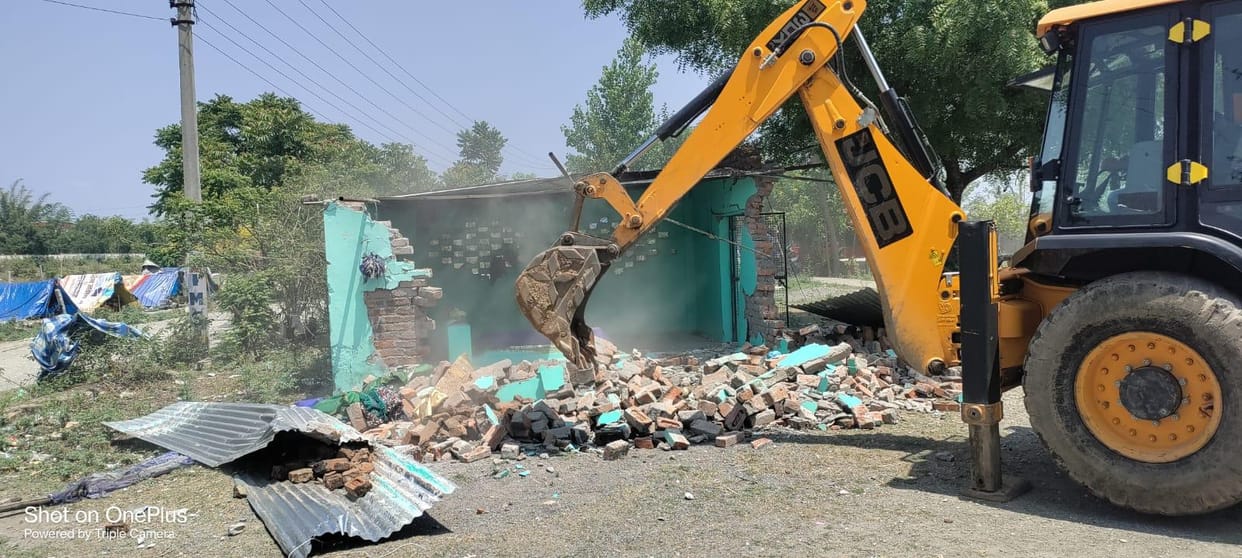 Vikasnagar Action Against Encroachment on Government Land Temporary Structures Demolished