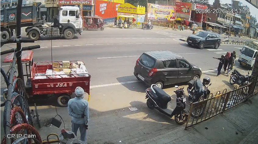 Ayodhya: An old man died after being crushed by a speeding dumper.