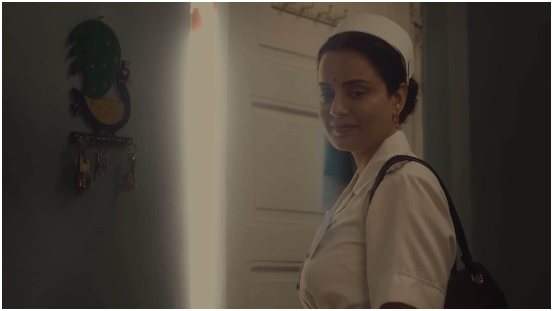 Kangana Ranaut Movie Bharat Bhhagya Viddhaata Vs Main Vaapas Aaunga Sunday Box Office Collection