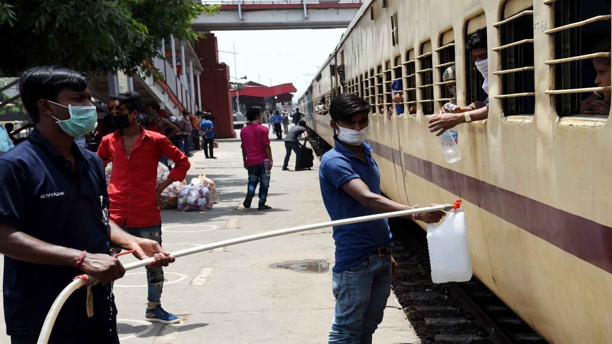 Railways Issues Alert on Buying Drinking Water on Trains; Passengers Advised to Stay Vigilant