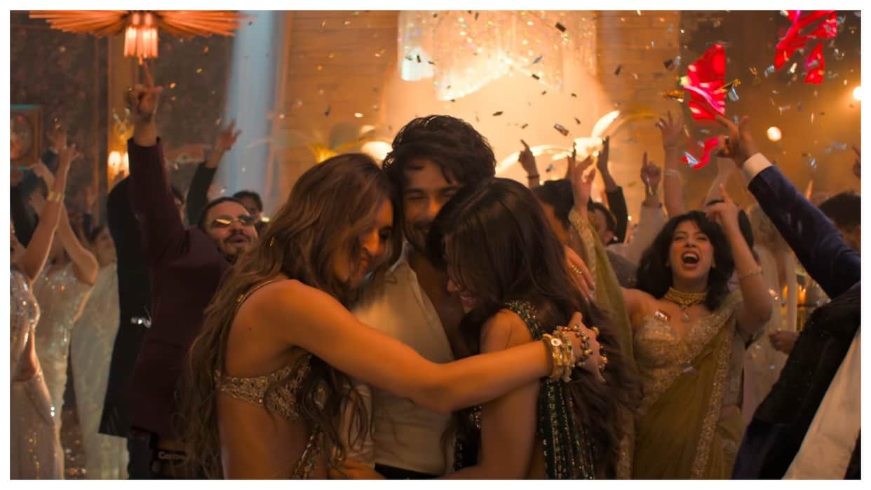 Cocktail 2 Trailer X Review Netizens Hail Modern Romance shahid kapoor kriti sanon Rashmika Mandanna romantic