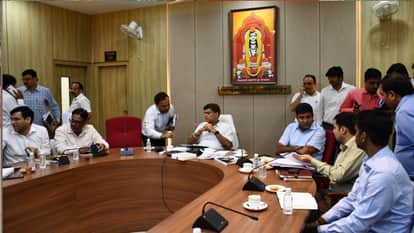 Commissioner angry over negligence in development works, withheld salaries of Deoria SDM and 14 other officers