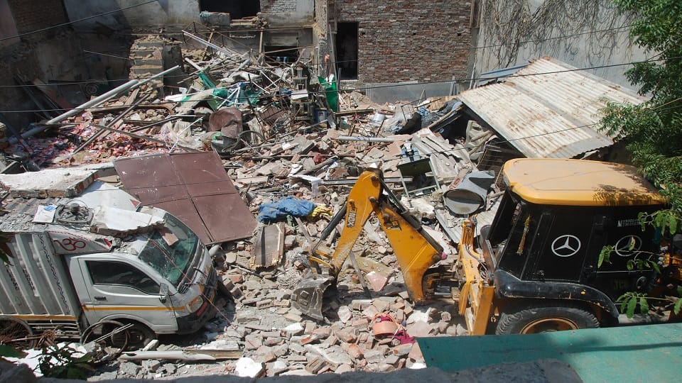 Mukundpur lpg cylinder blast house collapsed many injured