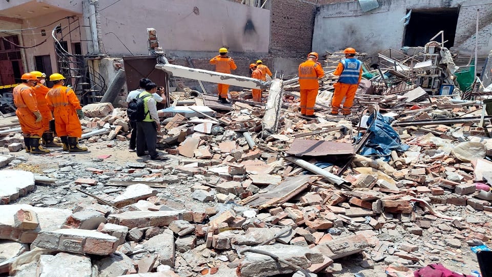 Mukundpur lpg cylinder blast house collapsed many injured
