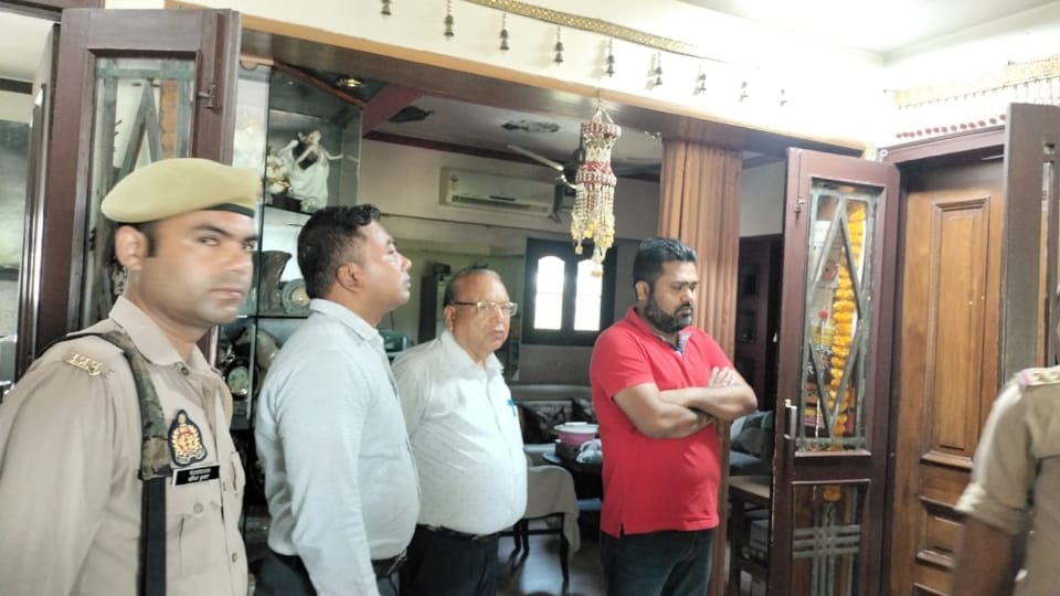Robbery Worth Lakhs at Entrepreneur Residence in Hapur After Holding Family Hostage