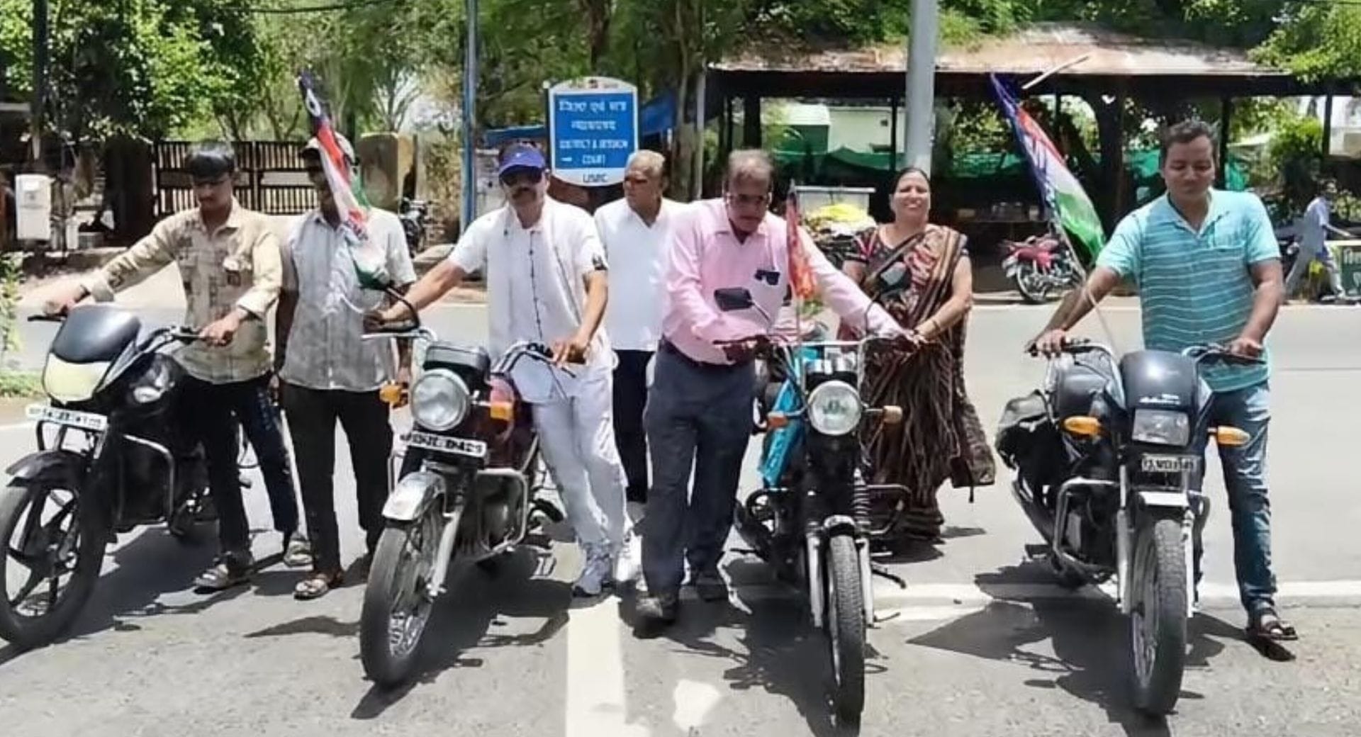बहुजन मुक्ति पार्टी ने प्रदर्शन किया