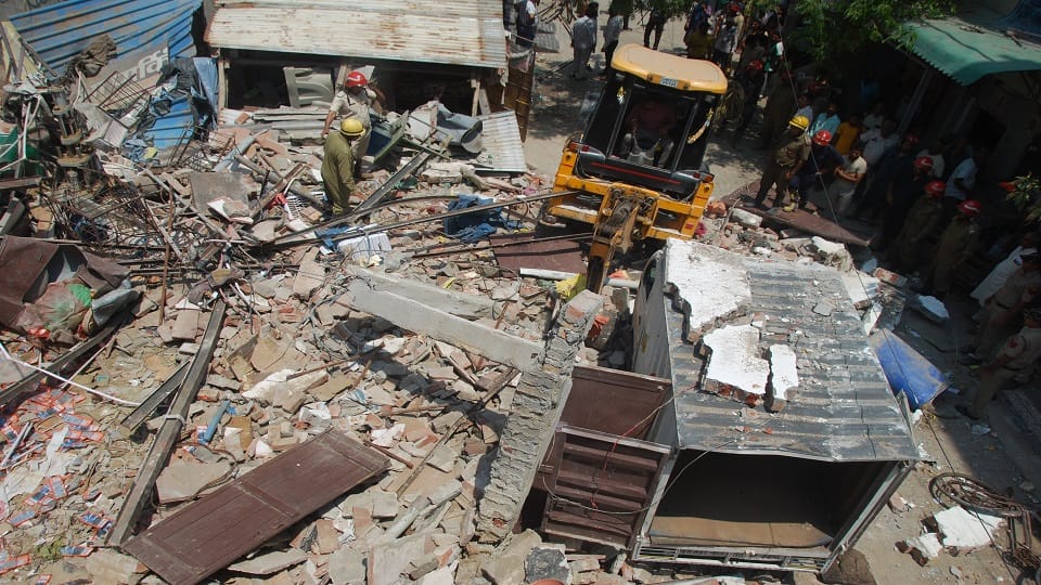 Mukundpur lpg cylinder blast house collapsed many injured