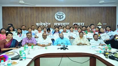 Agra Board Toppers Honoured with Medals and Cash Awards