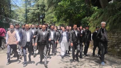 Shimla News Advocates Insist on CM Stepping Out to Talk Protests Continue Outside Secretaria Know the Dispute