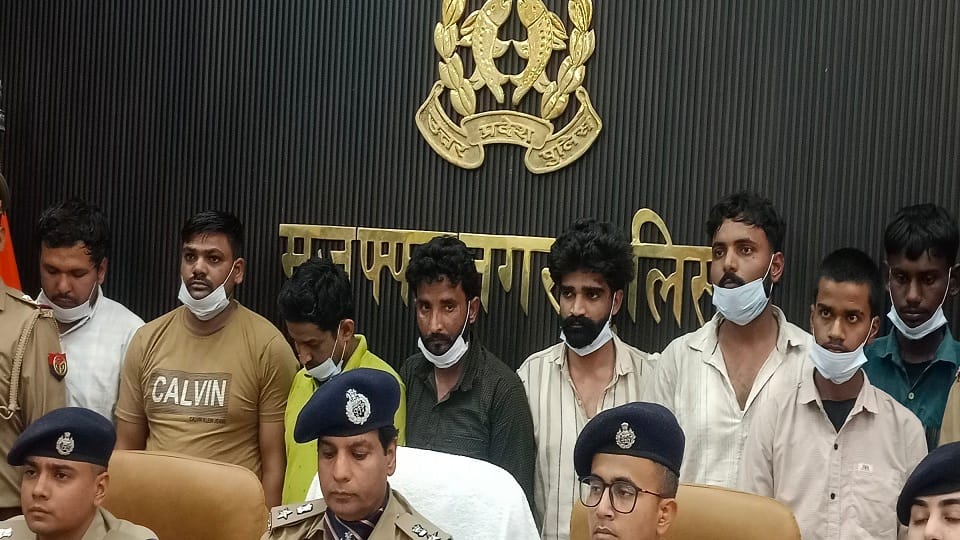 Muzaffarnagar: Eight arrested in black marketing of urea, 454 sacks seized, search for owners of two factories