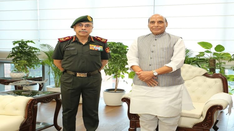 CDS General: सीडीएस सुब्रमणि ने रक्षा मंत्री राजनाथ सिंह से की मुलाकात, देश की रक्षा चुनौतियों पर की चर्चा