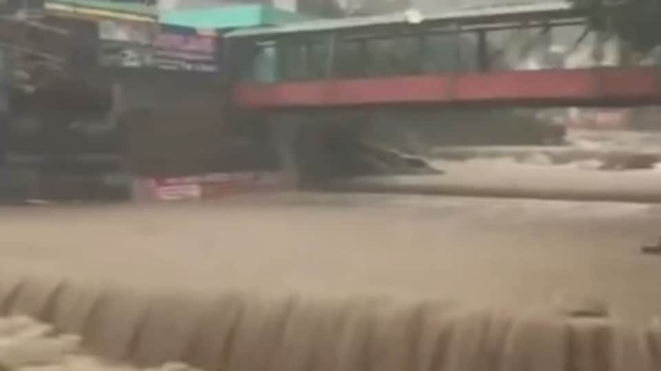 Dehradun Woman falls into river while taking selfie at Sahastradhara swept away by strong current and dies