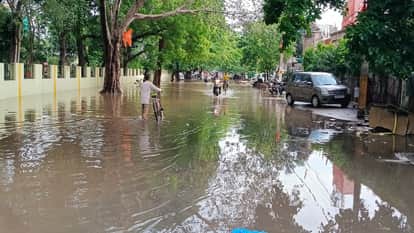 Heavy Rain Wreaks Havoc in Agra Waterlogging Hits Taj Mahal Area